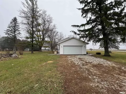 Exterior - 200 E Franklin St, Henderson, IL 61439 photo 3 of 9