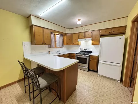 Kitchen - 200 E Franklin St, Henderson, IL 61439 photo 2 of 3