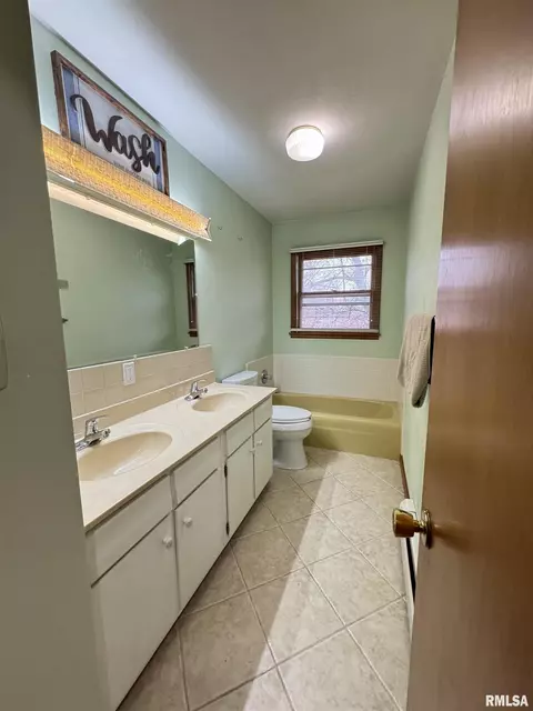 Bath - 200 E Franklin St, Henderson, IL 61439 photo 1 of 2