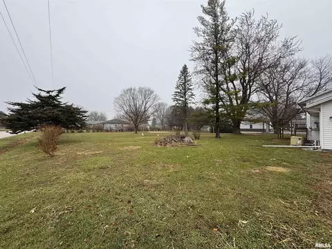 Exterior - 200 E Franklin St, Henderson, IL 61439 photo 4 of 9