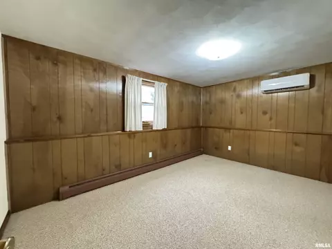 Bedroom - 200 E Franklin St, Henderson, IL 61439 photo 10 of 13