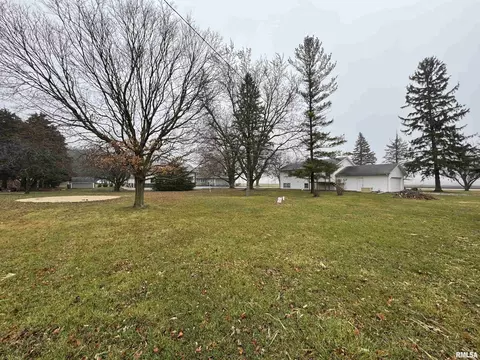 Exterior - 200 E Franklin St, Henderson, IL 61439 photo 5 of 9