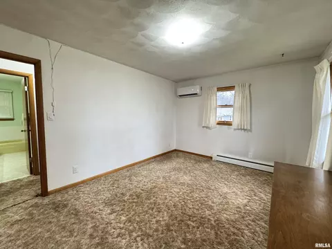 Bedroom - 200 E Franklin St, Henderson, IL 61439 photo 2 of 13