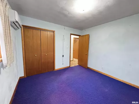 Bedroom - 200 E Franklin St, Henderson, IL 61439 photo 7 of 13