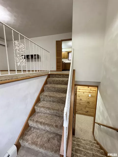 Entry Way - 200 E Franklin St, Henderson, IL 61439 photo 1 of 3