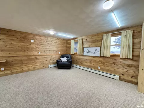 Living - 200 E Franklin St, Henderson, IL 61439 photo 4 of 5