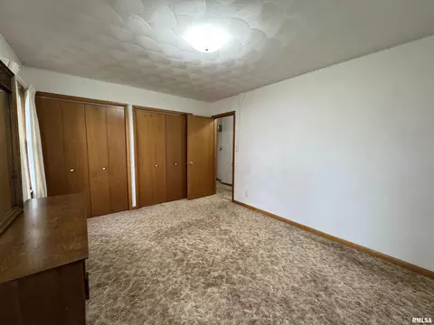 Bedroom - 200 E Franklin St, Henderson, IL 61439 photo 3 of 13