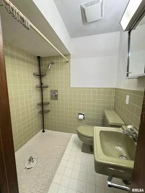 Bath - 200 E Franklin St, Henderson, IL 61439 photo 2 of 2