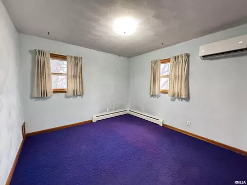 Bedroom - 200 E Franklin St, Henderson, IL 61439 photo 5 of 13