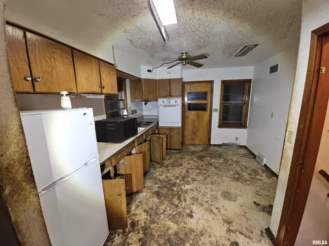 Kitchen - 1713 W Iles Ave, Springfield, IL 62704 photo 1 of 1