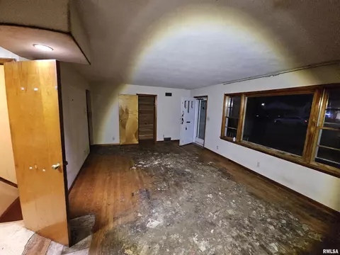 Living - 1713 W Iles Ave, Springfield, IL 62704 photo 1 of 3