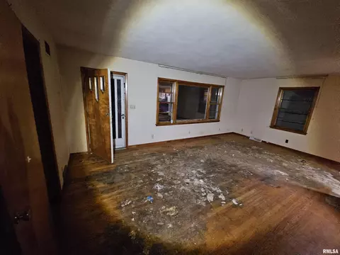 Living - 1713 W Iles Ave, Springfield, IL 62704 photo 3 of 3