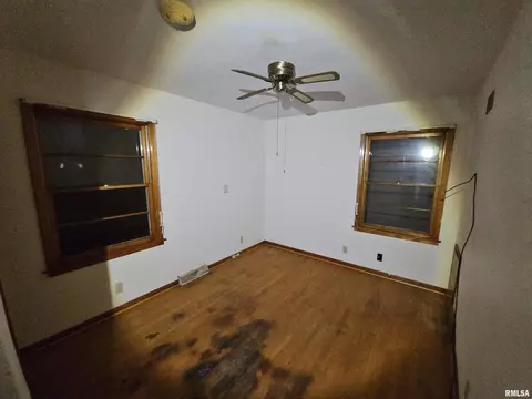 Bedroom - 1713 W Iles Ave, Springfield, IL 62704 photo 3 of 4