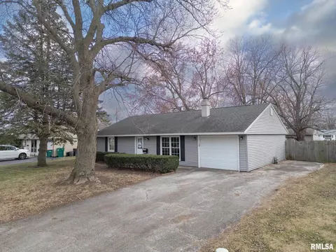 1360 Garden Ln, Galesburg, IL 61401