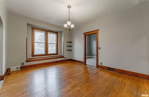 Living - 113 North St, Emden, IL 62635 photo 4 of 5