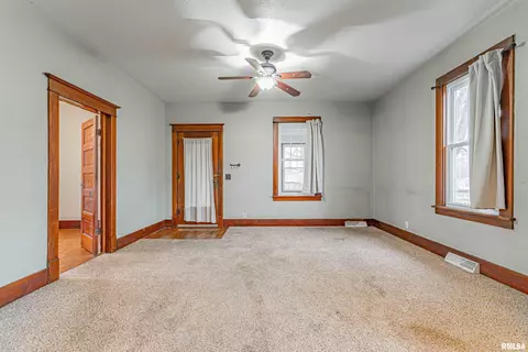 Living - 113 North St, Emden, IL 62635 photo 2 of 5