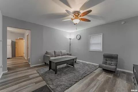Entry Way - 1106 N Kickapoo St, Lincoln, IL 62656 photo 1 of 4
