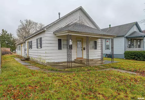 1106 N Kickapoo St, Lincoln, IL 62656