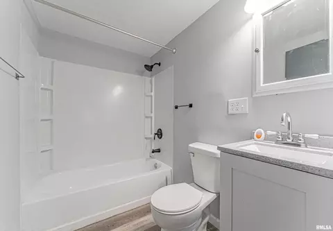 Bath - 1106 N Kickapoo St, Lincoln, IL 62656 photo 2 of 2