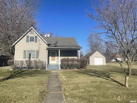 205 E Railroad St, Mechanicsburg, IL 62545