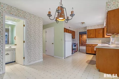 2325 S Park Ave, Springfield, IL 62704 photo 16
