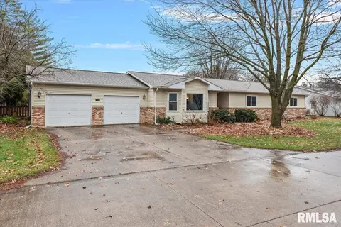 1324 Community Dr, Springfield, IL 62703