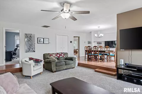 1324 Community Dr, Springfield, IL 62703 photo 9