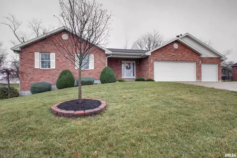 1307 Edinburgh St, Quincy, IL 62305