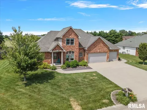 909 Neala Dr, Pawnee, IL 62558