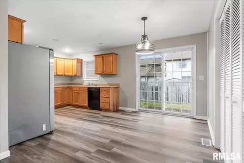 Entry Way - 109 Argenta Dr, Springfield, IL 62703 photo 1 of 3