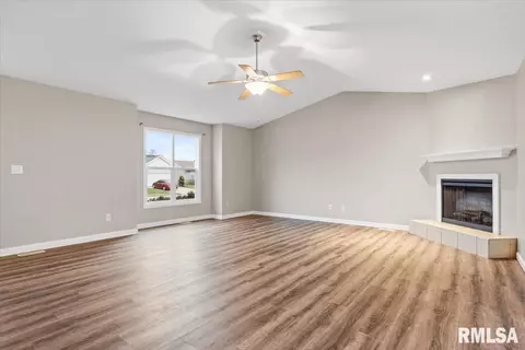 Living - 109 Argenta Dr, Springfield, IL 62703 photo 3 of 3