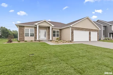 420 Waterwheel Dr, Rochester, IL 62563