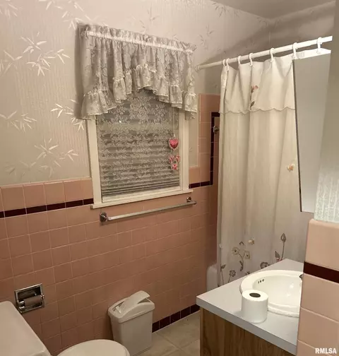 Bath - 2623 S 5th St, Springfield, IL 62703 photo 1 of 1