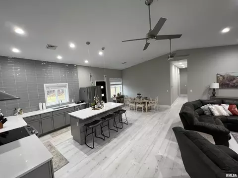 Entry Way - 16 550 N Avenue Ave, Timewell, IL 62375 photo 2 of 2