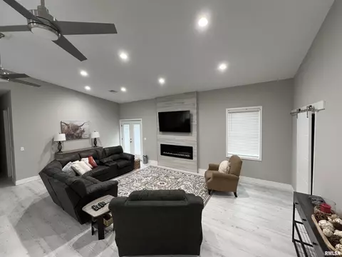 Living - 16 550 N Avenue Ave, Timewell, IL 62375 photo 2 of 2