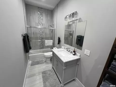 Bath - 16 550 N Avenue Ave, Timewell, IL 62375 photo 1 of 2