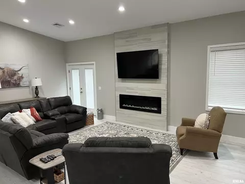 Living - 16 550 N Avenue Ave, Timewell, IL 62375 photo 1 of 2