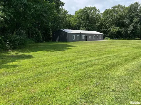 Exterior - 16 550 N Avenue Ave, Timewell, IL 62375 photo 3 of 5