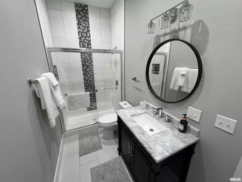 Bath - 16 550 N Avenue Ave, Timewell, IL 62375 photo 2 of 2