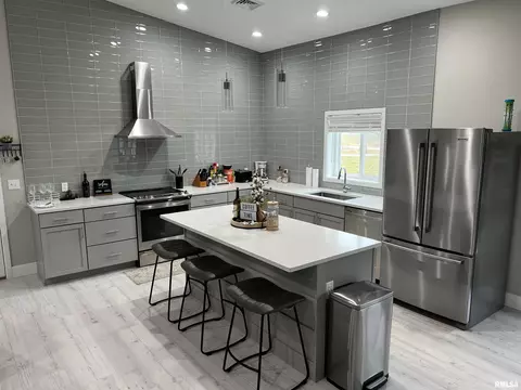 Kitchen - 16 550 N Avenue Ave, Timewell, IL 62375 photo 1 of 2