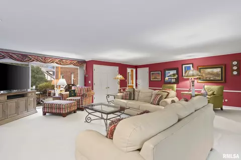 Living - 2201 Lindsay Rd, Springfield, IL 62704 photo 4 of 8