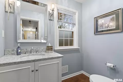 Bath - 2201 Lindsay Rd, Springfield, IL 62704 photo 1 of 4