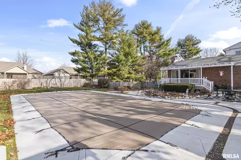 Exterior - 2201 Lindsay Rd, Springfield, IL 62704 photo 10 of 13