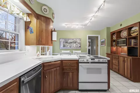 Kitchen - 2201 Lindsay Rd, Springfield, IL 62704 photo 2 of 5