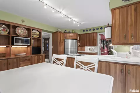 Kitchen - 2201 Lindsay Rd, Springfield, IL 62704 photo 5 of 5
