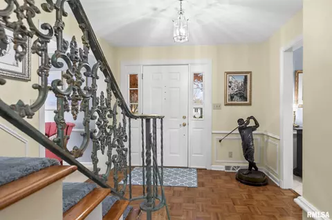 Entry Way - 2201 Lindsay Rd, Springfield, IL 62704 photo 2 of 3