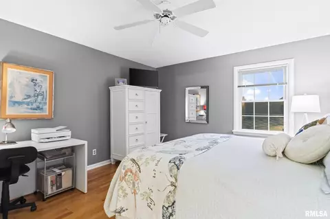 Bedroom - 2201 Lindsay Rd, Springfield, IL 62704 photo 5 of 9