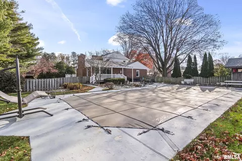 Exterior - 2201 Lindsay Rd, Springfield, IL 62704 photo 6 of 13