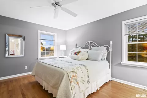 Bedroom - 2201 Lindsay Rd, Springfield, IL 62704 photo 4 of 9