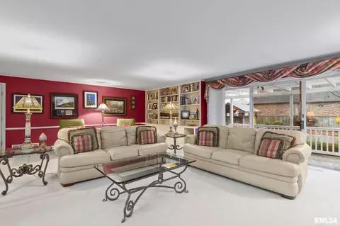 Living - 2201 Lindsay Rd, Springfield, IL 62704 photo 3 of 8